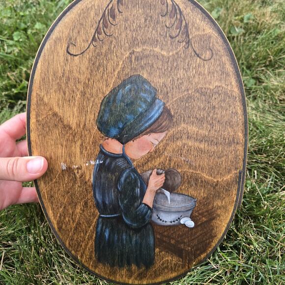 Hand Painted Folk Art Oval Wooden Box Modest Girl Cooking - Picture 9 of 12